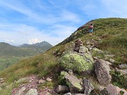 50 Dal pianoro saliamo alla cima del Monte Mincucco (2001 m)